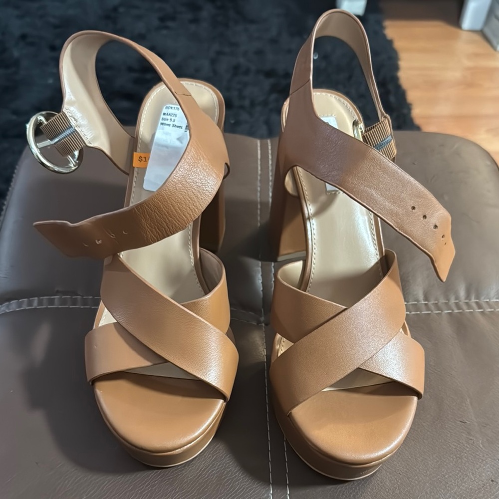 Elegant Tan Women's Sandals